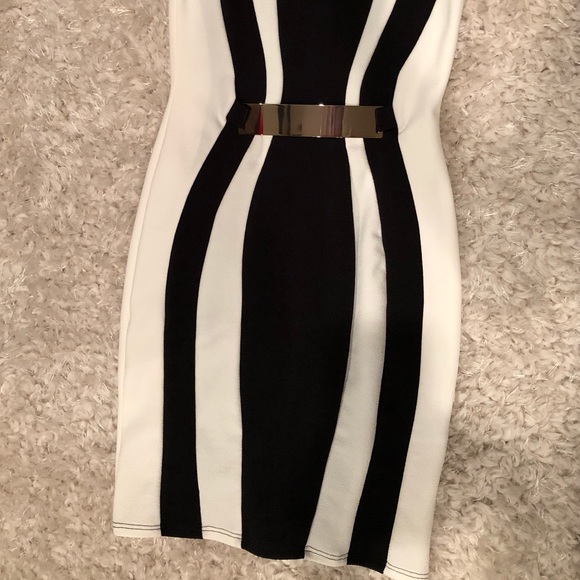 Classy dress! - Picture 2 of 4